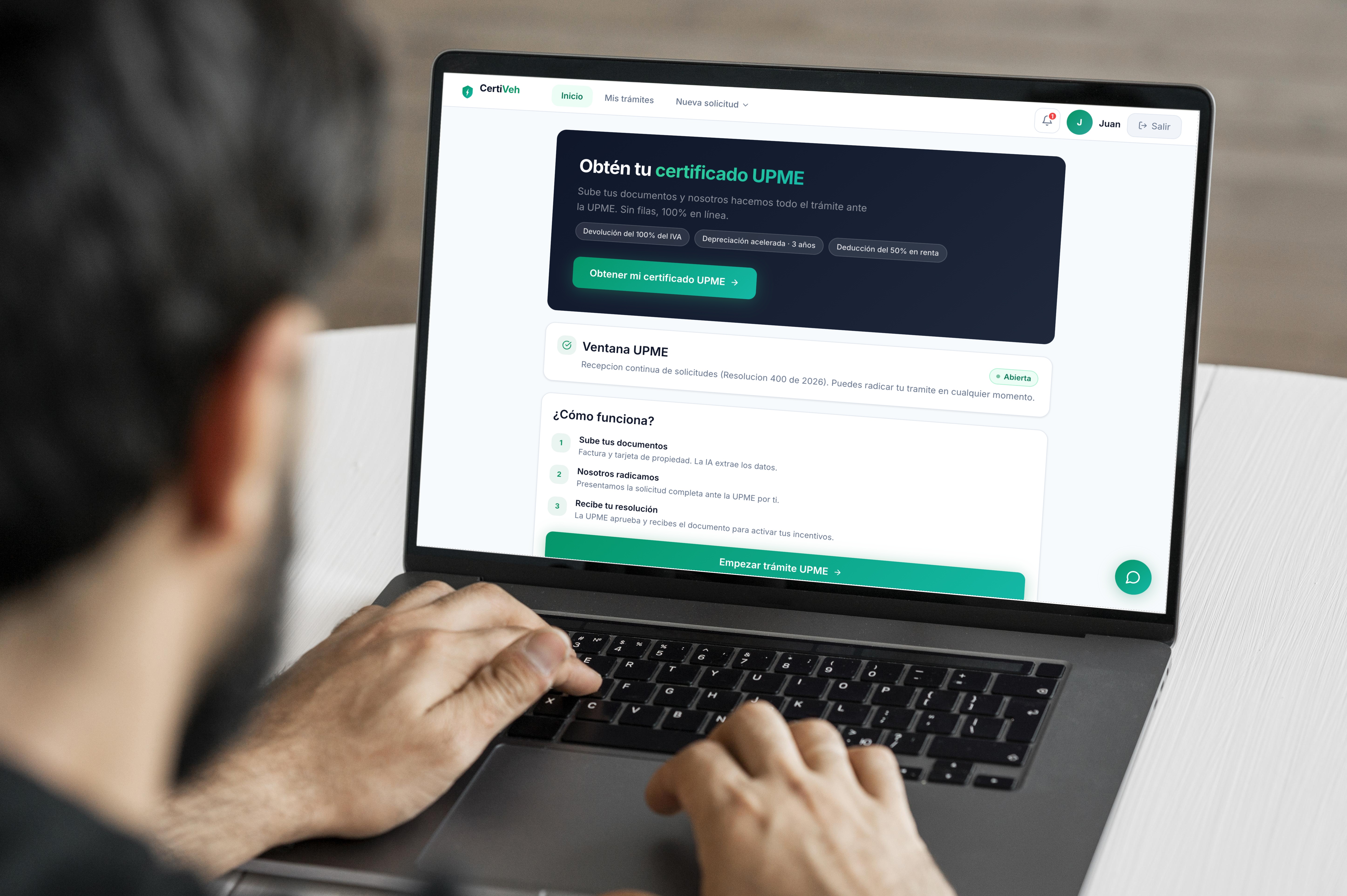 Usuario gestionando su certificado UPME desde el portal de CertiVeh